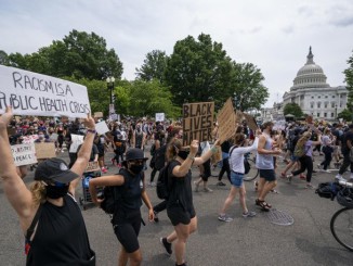 Великобританія протестує проти расизму